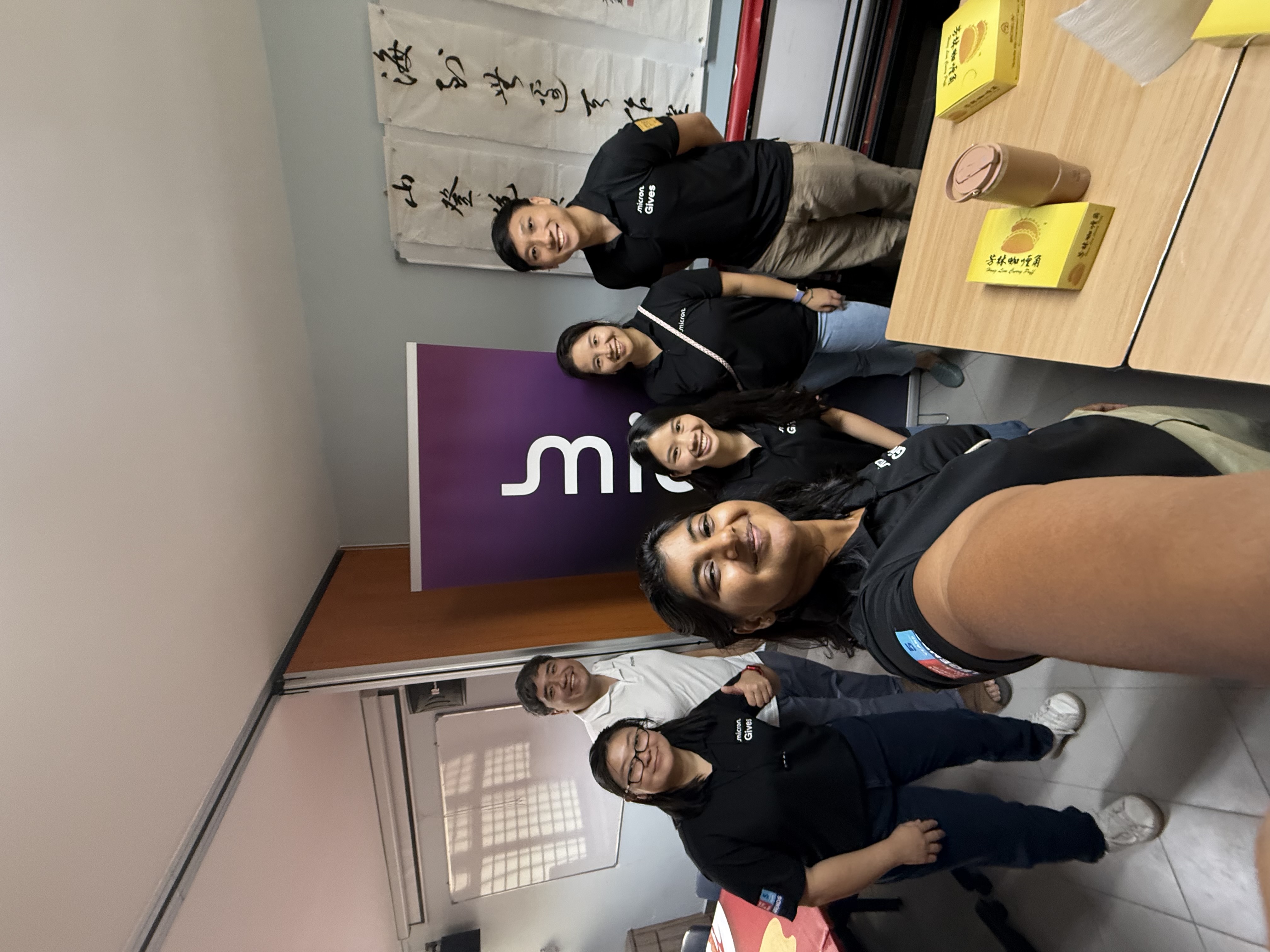 Volunteer instructors at the Bendemeer Resident's Network AI Explorers workshop